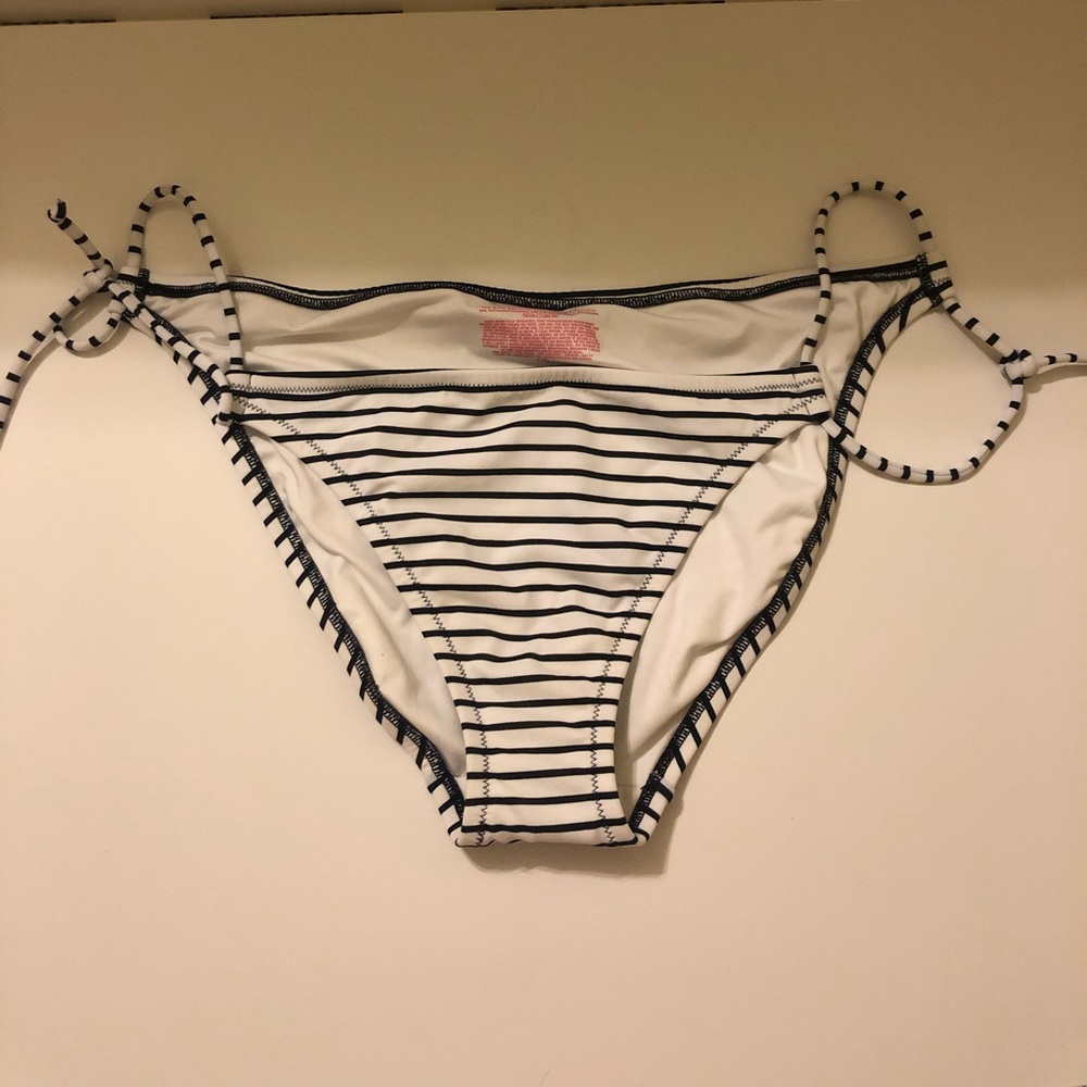 Brand New Victoria’s Secret The Bow Bikini Bottom